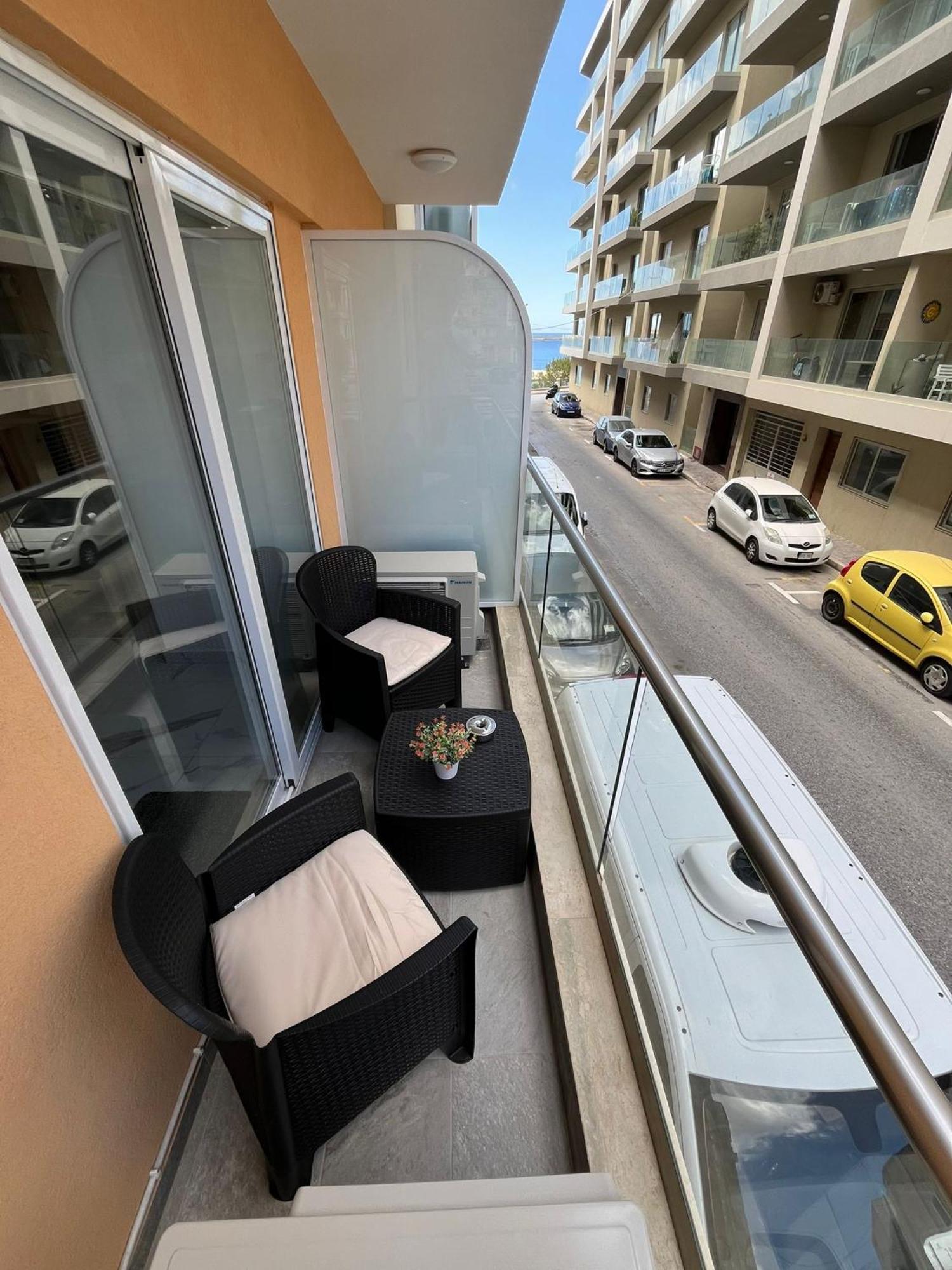 Sea Breeze, Spacious 2-Bedroom Lux Seaside Apartments St. Paul's Bay Buitenkant foto