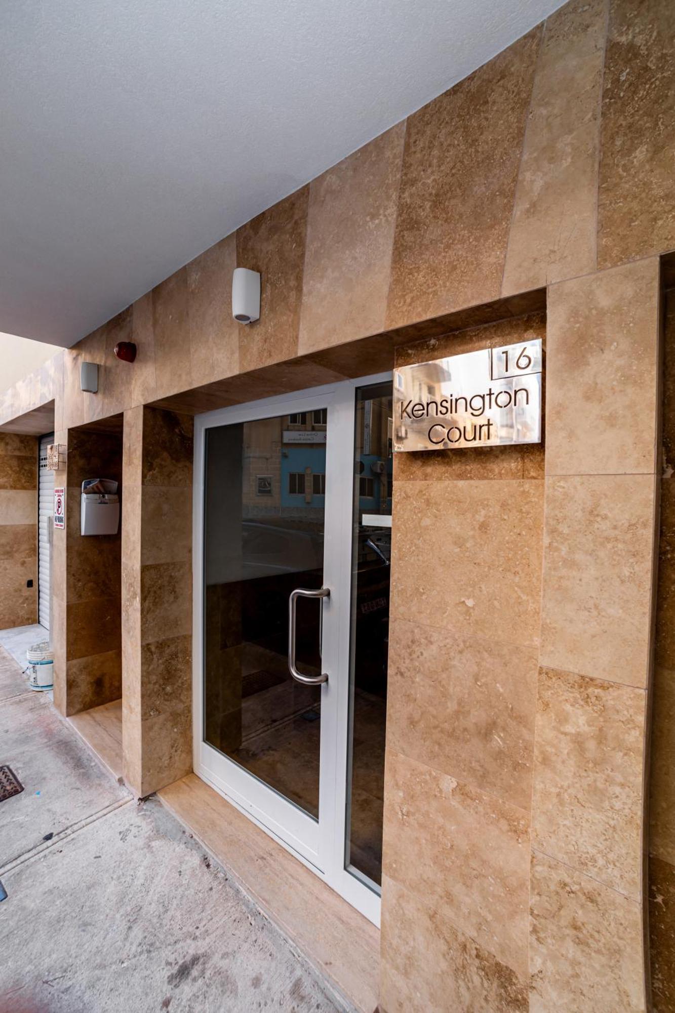 Sea Breeze, Spacious 2-Bedroom Lux Seaside Apartments St. Paul's Bay Buitenkant foto