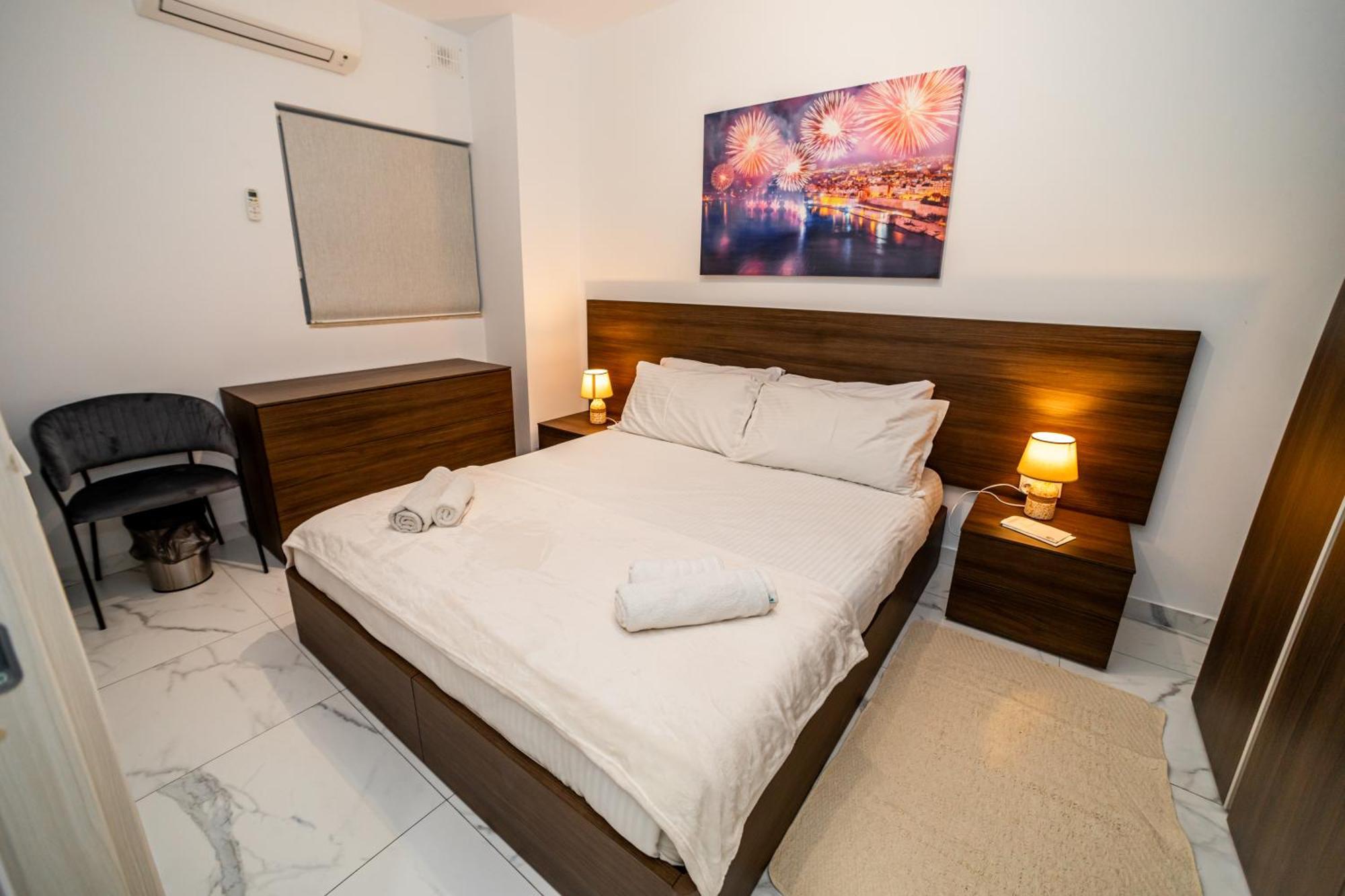 Sea Breeze, Spacious 2-Bedroom Lux Seaside Apartments St. Paul's Bay Buitenkant foto