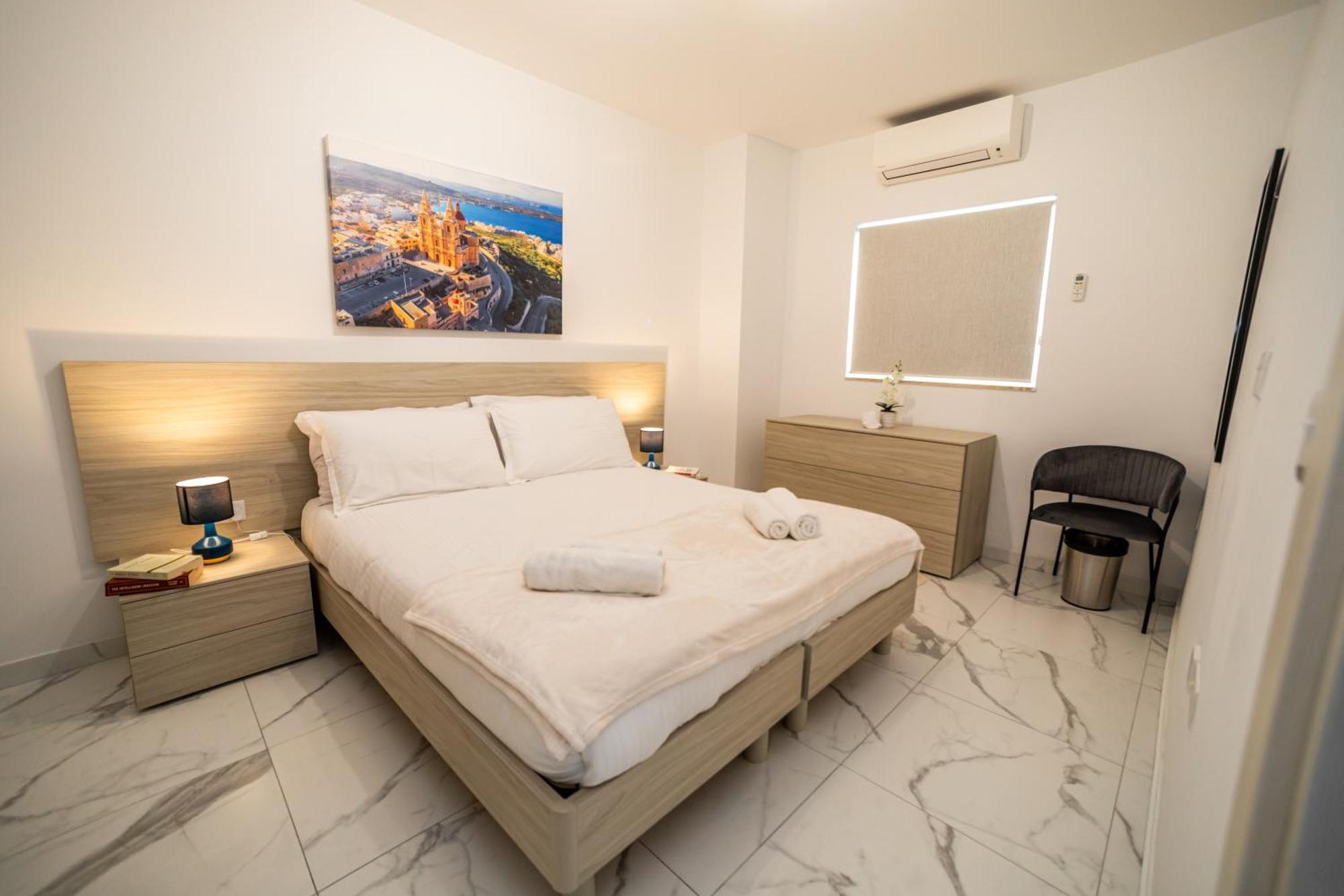 Sea Breeze, Spacious 2-Bedroom Lux Seaside Apartments St. Paul's Bay Buitenkant foto