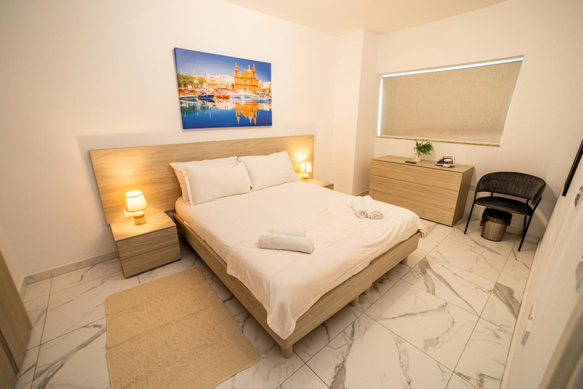 Sea Breeze, Spacious 2-Bedroom Lux Seaside Apartments St. Paul's Bay Buitenkant foto