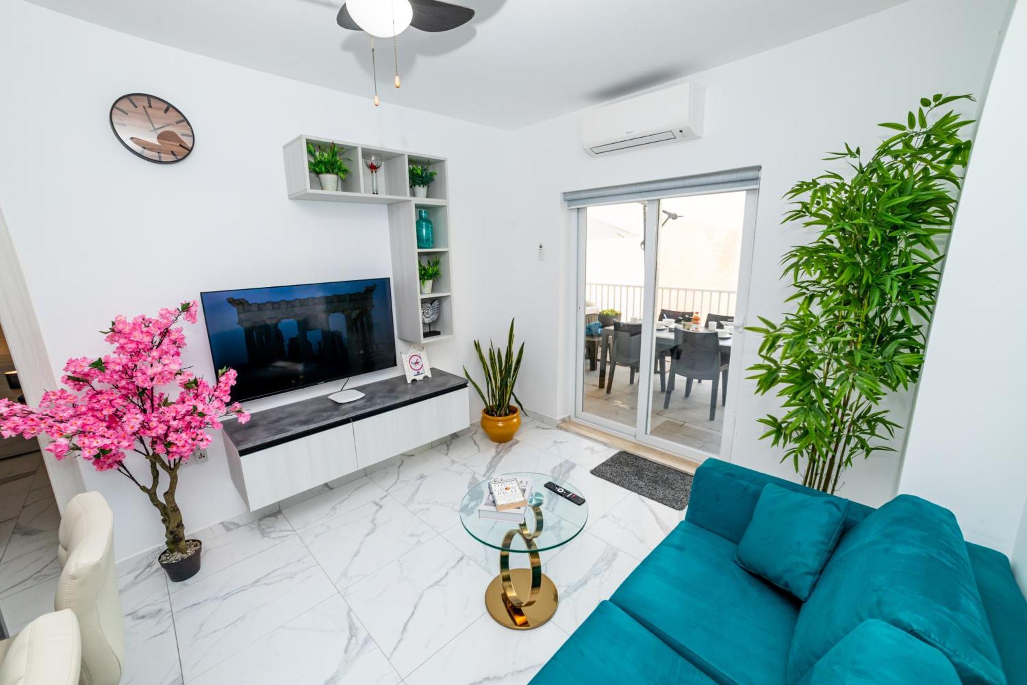 Sea Breeze, Spacious 2-Bedroom Lux Seaside Apartments St. Paul's Bay Buitenkant foto