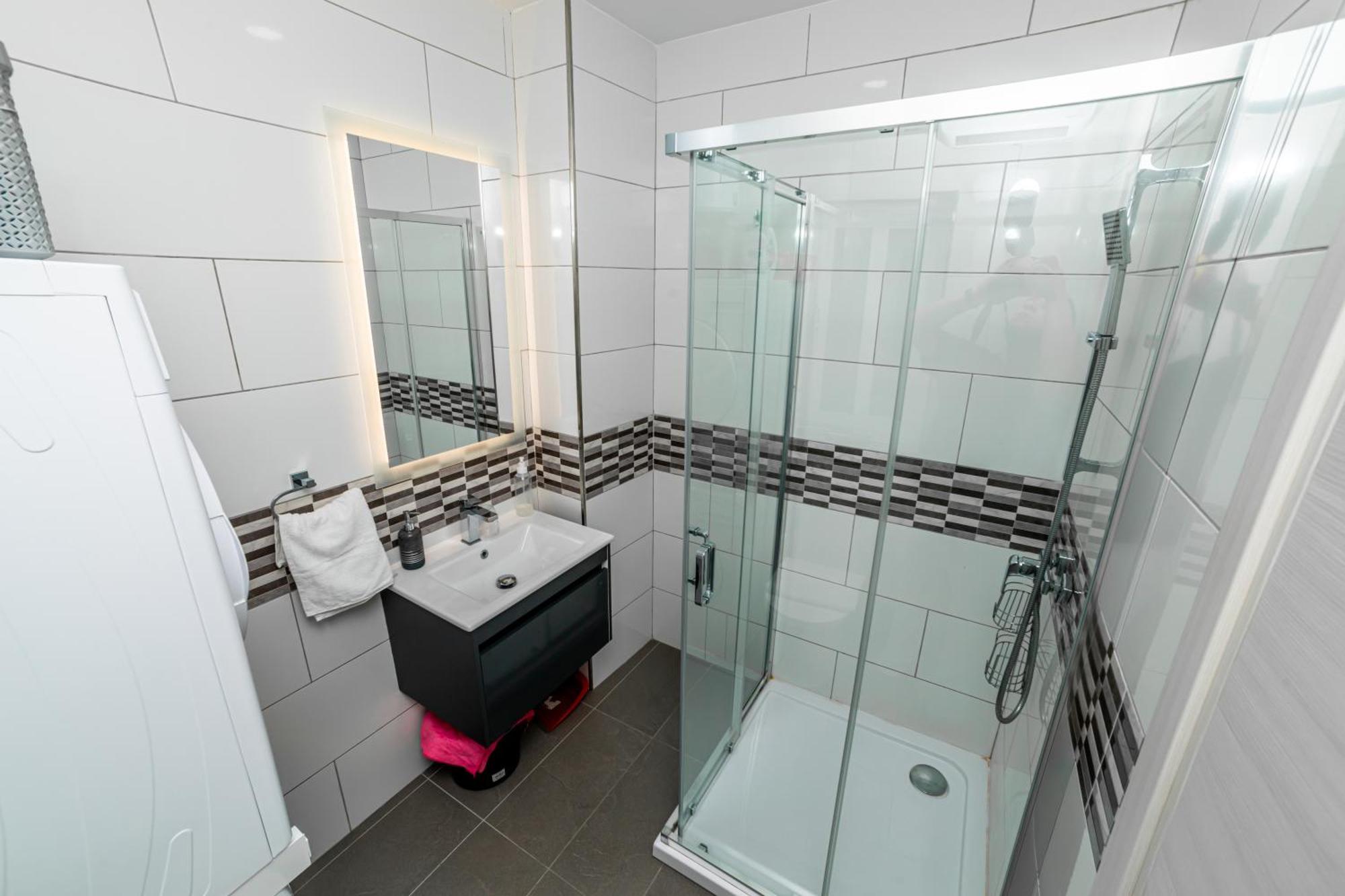 Sea Breeze, Spacious 2-Bedroom Lux Seaside Apartments St. Paul's Bay Buitenkant foto