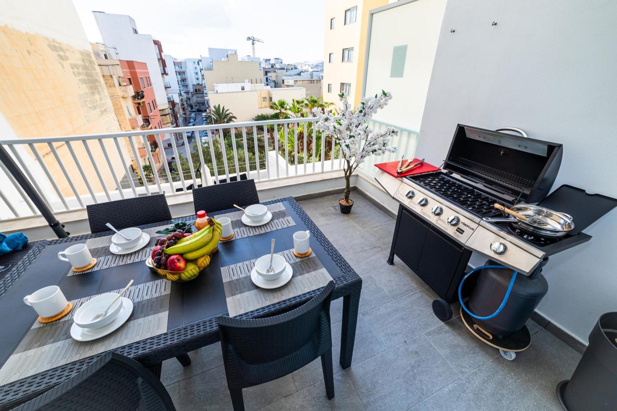 Sea Breeze, Spacious 2-Bedroom Lux Seaside Apartments St. Paul's Bay Buitenkant foto