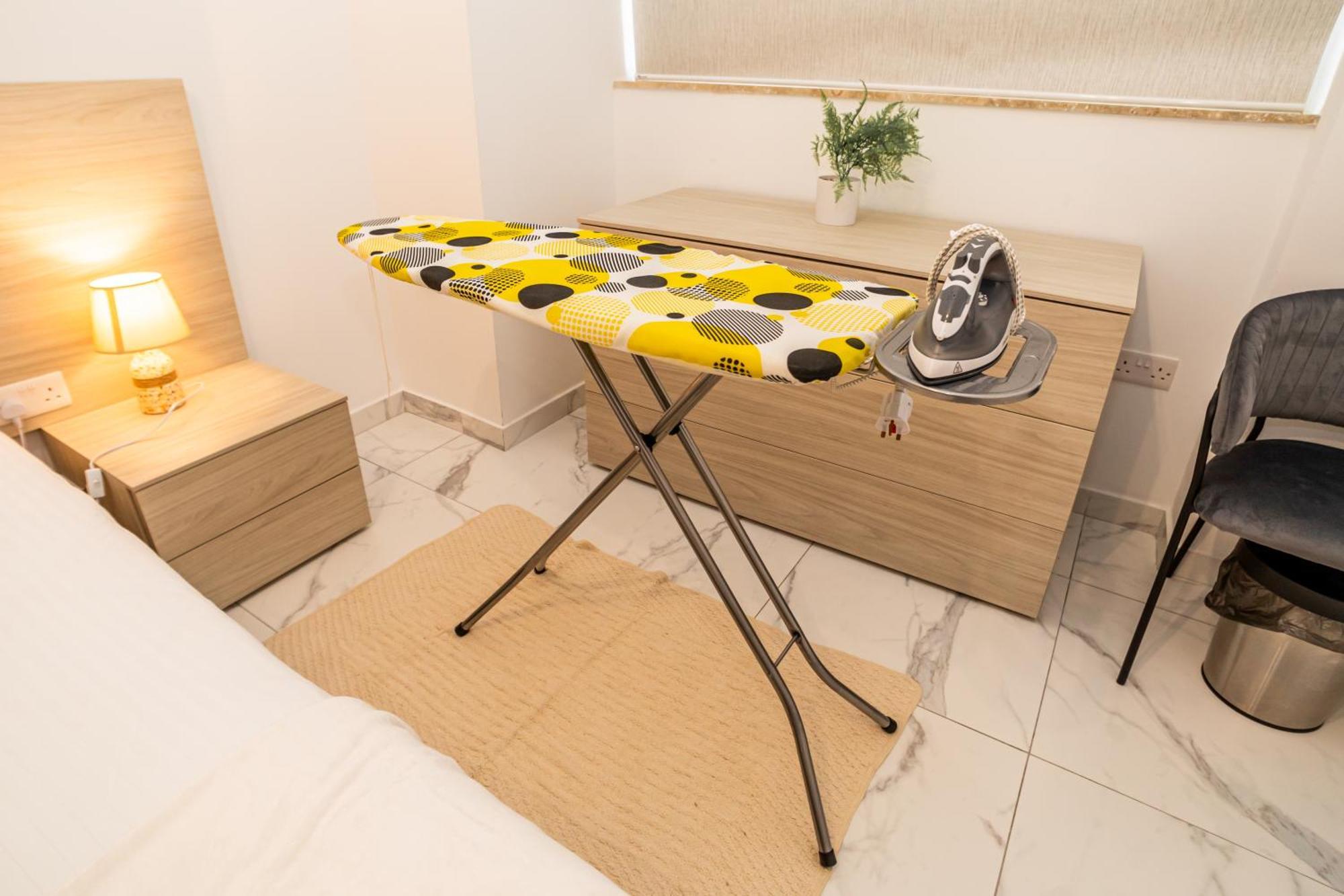 Sea Breeze, Spacious 2-Bedroom Lux Seaside Apartments St. Paul's Bay Buitenkant foto