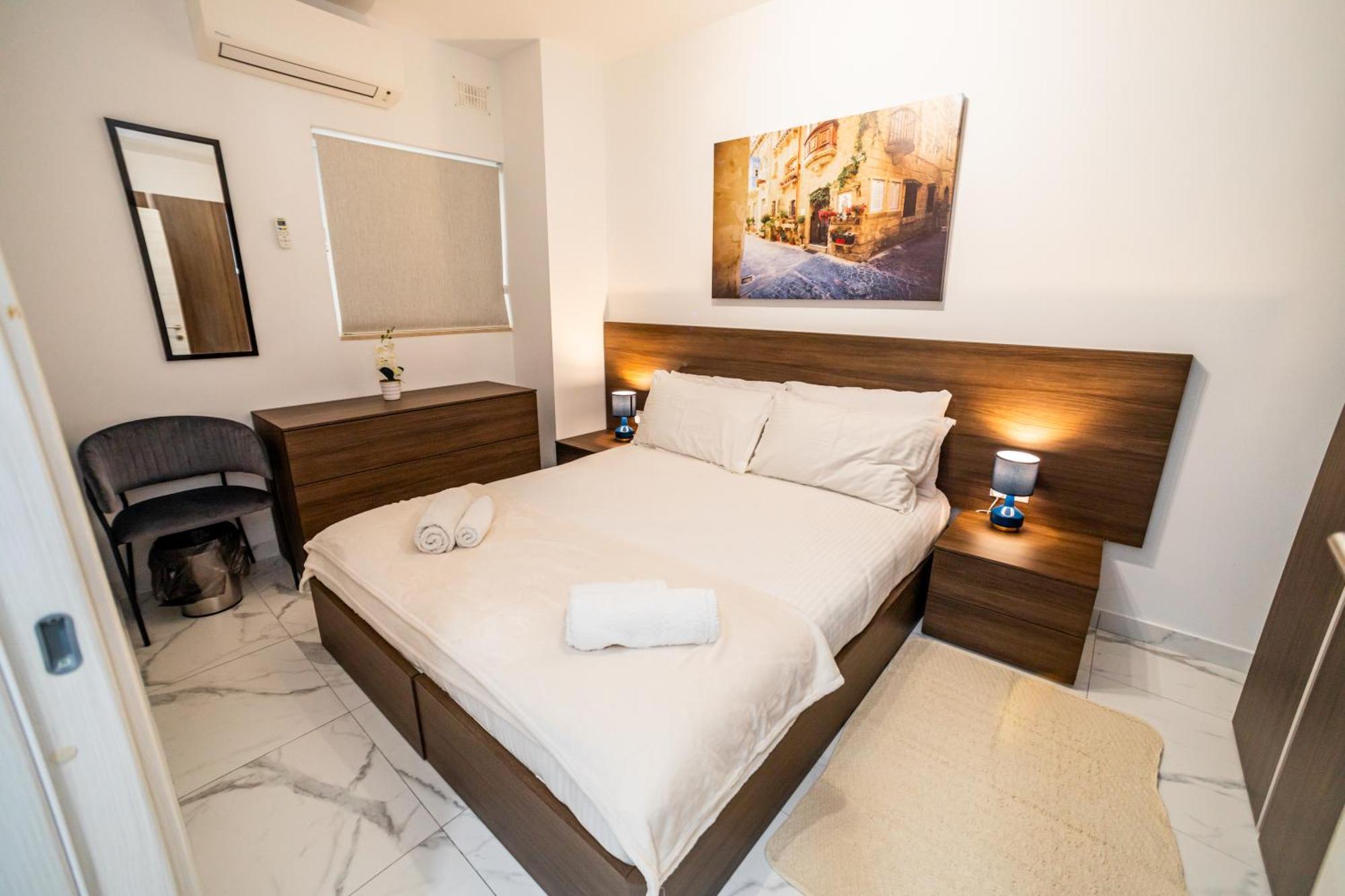 Sea Breeze, Spacious 2-Bedroom Lux Seaside Apartments St. Paul's Bay Buitenkant foto