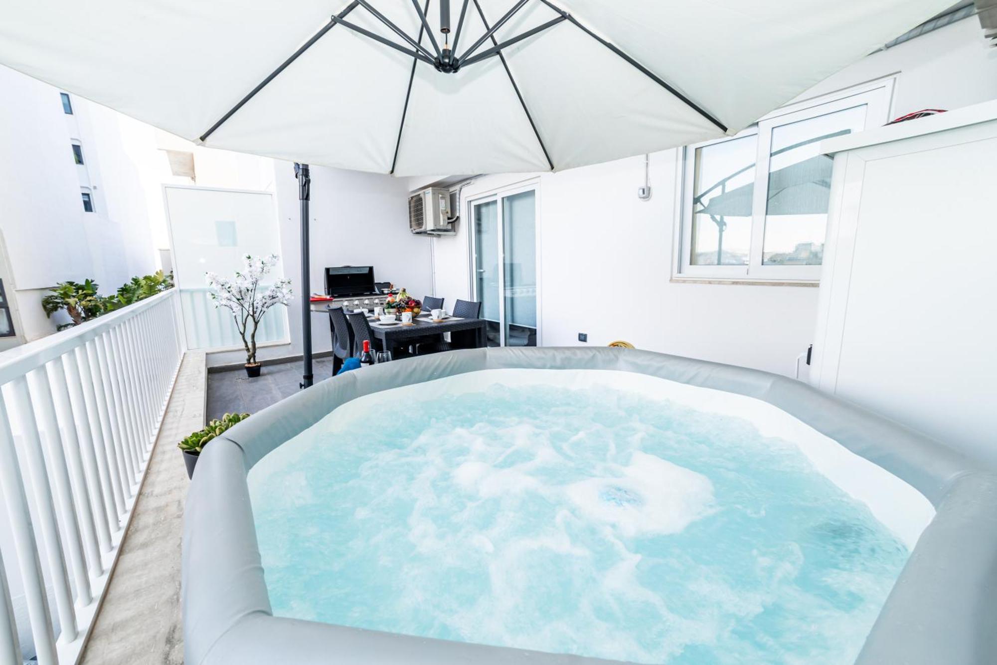Sea Breeze, Spacious 2-Bedroom Lux Seaside Apartments St. Paul's Bay Buitenkant foto