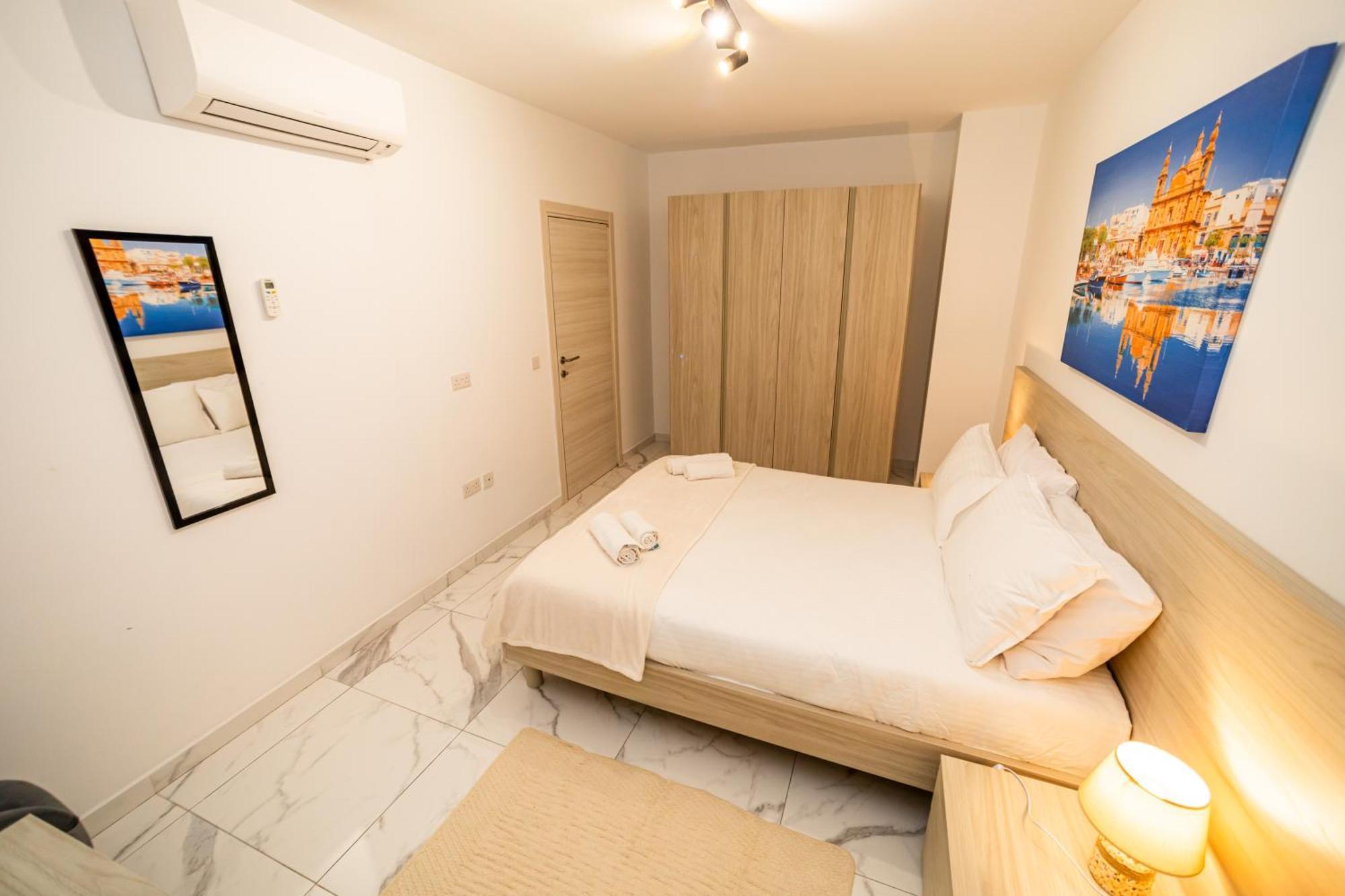 Sea Breeze, Spacious 2-Bedroom Lux Seaside Apartments St. Paul's Bay Buitenkant foto