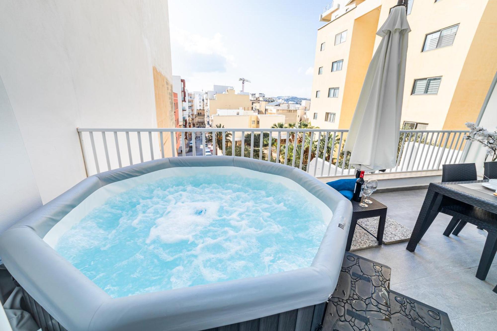 Sea Breeze, Spacious 2-Bedroom Lux Seaside Apartments St. Paul's Bay Buitenkant foto