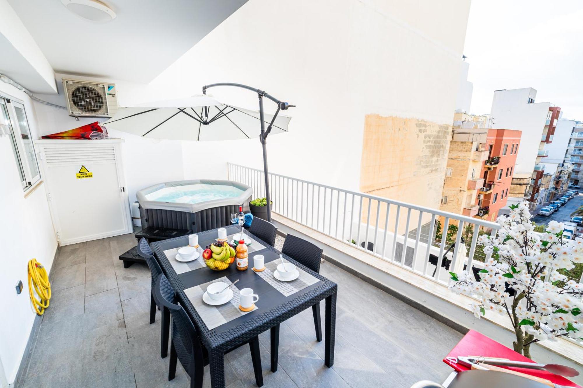 Sea Breeze, Spacious 2-Bedroom Lux Seaside Apartments St. Paul's Bay Buitenkant foto