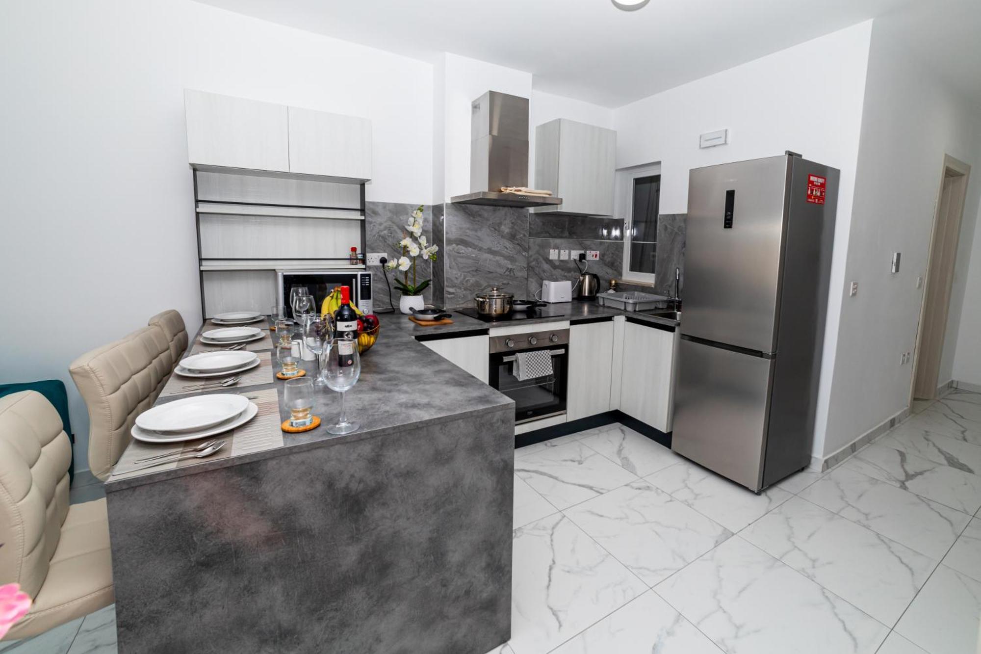 Sea Breeze, Spacious 2-Bedroom Lux Seaside Apartments St. Paul's Bay Buitenkant foto