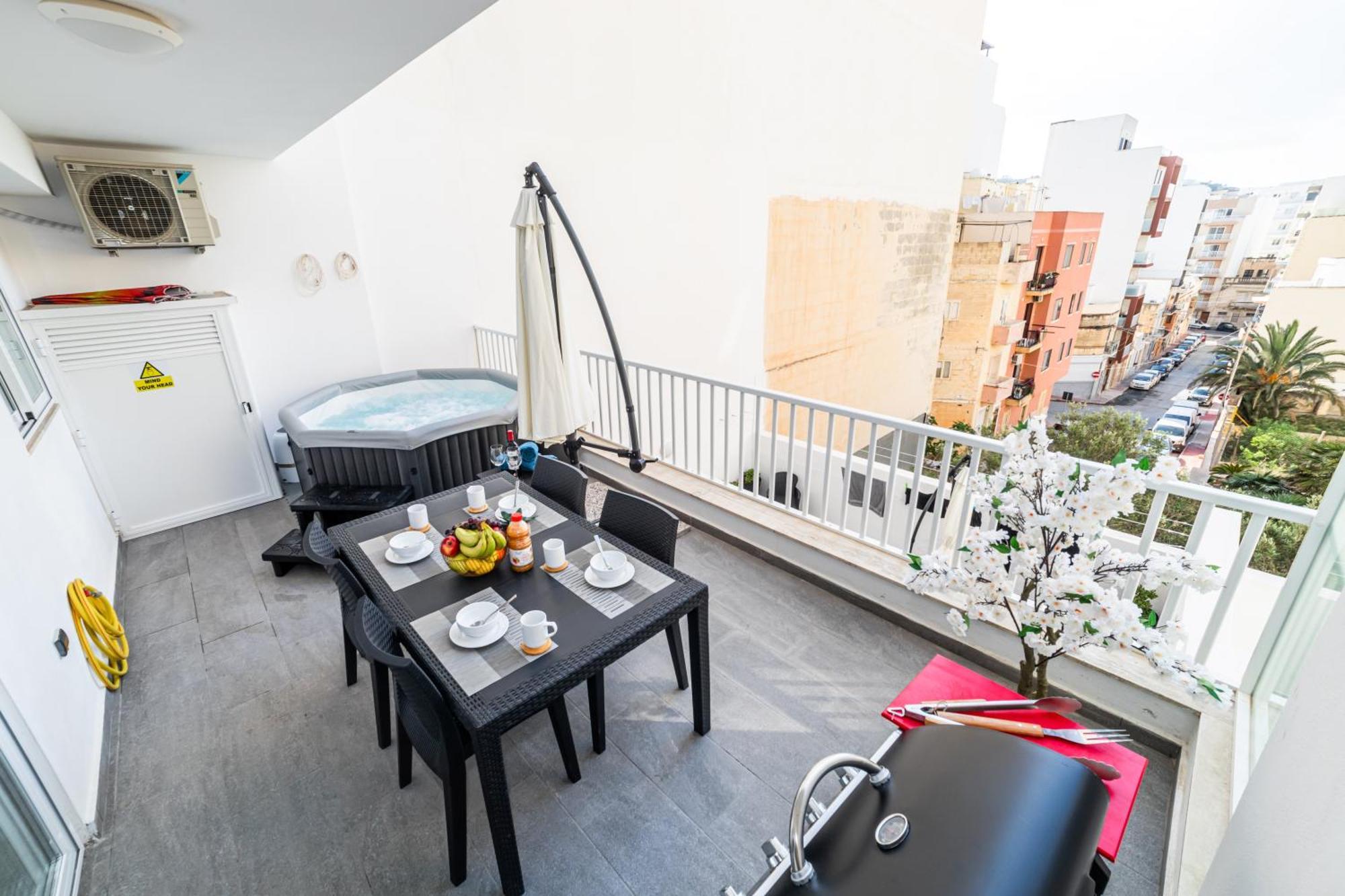 Sea Breeze, Spacious 2-Bedroom Lux Seaside Apartments St. Paul's Bay Buitenkant foto