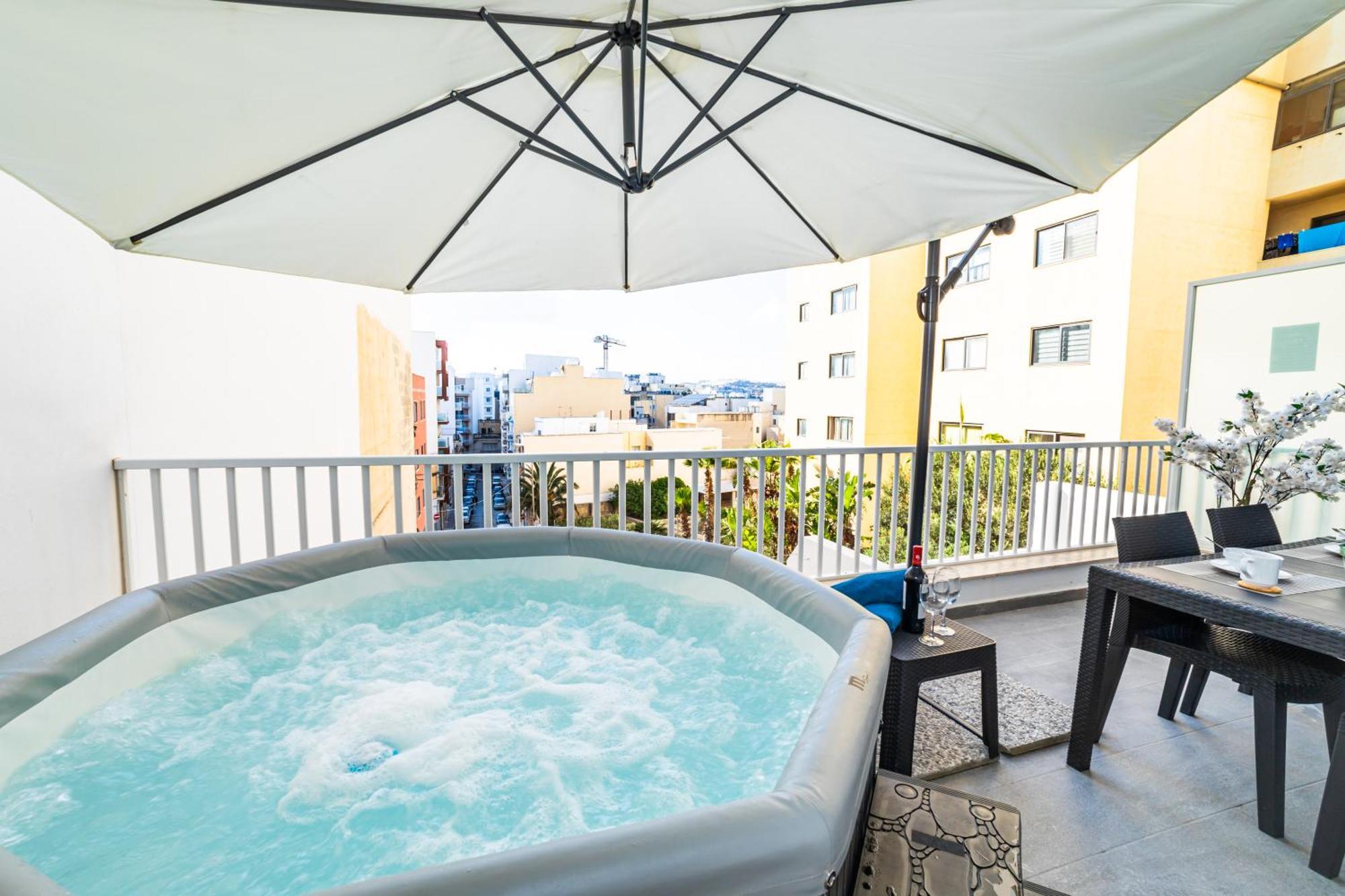 Sea Breeze, Spacious 2-Bedroom Lux Seaside Apartments St. Paul's Bay Buitenkant foto