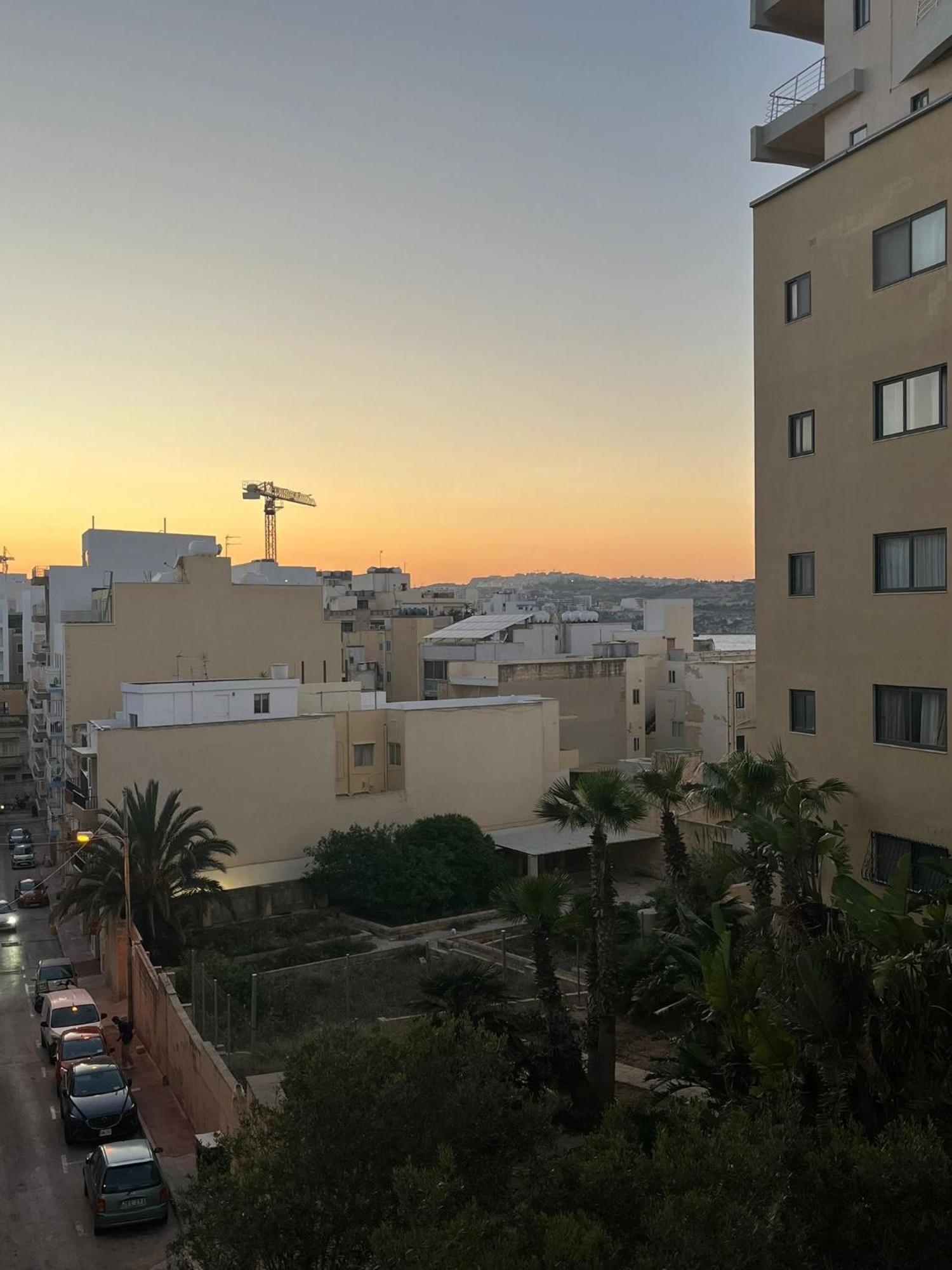 Sea Breeze, Spacious 2-Bedroom Lux Seaside Apartments St. Paul's Bay Buitenkant foto