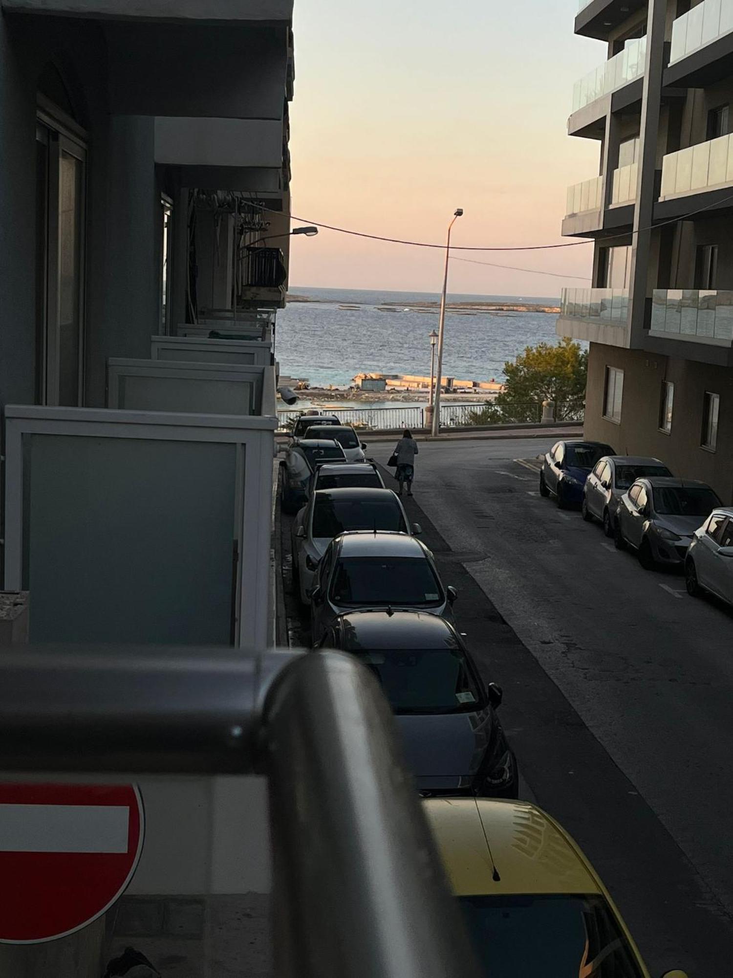 Sea Breeze, Spacious 2-Bedroom Lux Seaside Apartments St. Paul's Bay Buitenkant foto